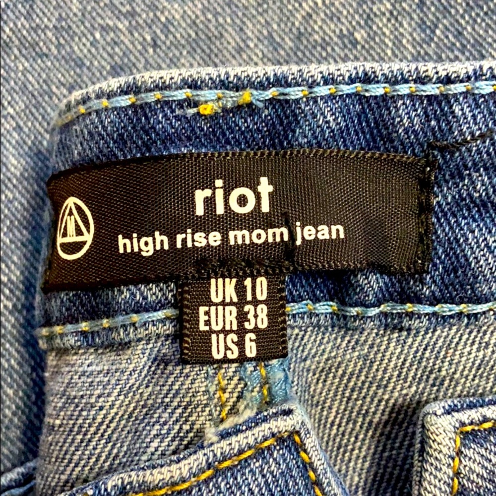 High Rise Mom Jeans - Picture 3 of 4